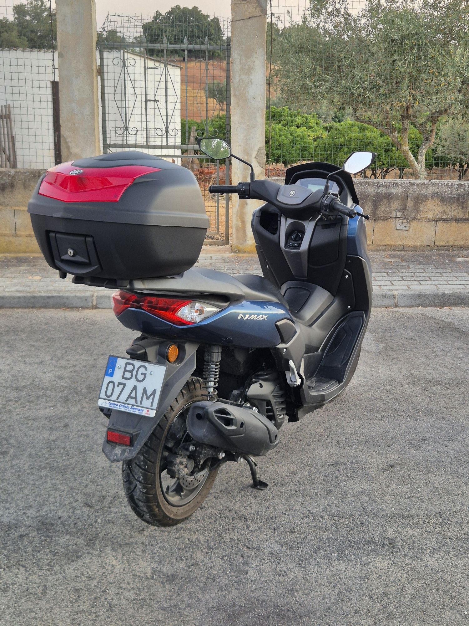 N MAX 125  negociável  2024