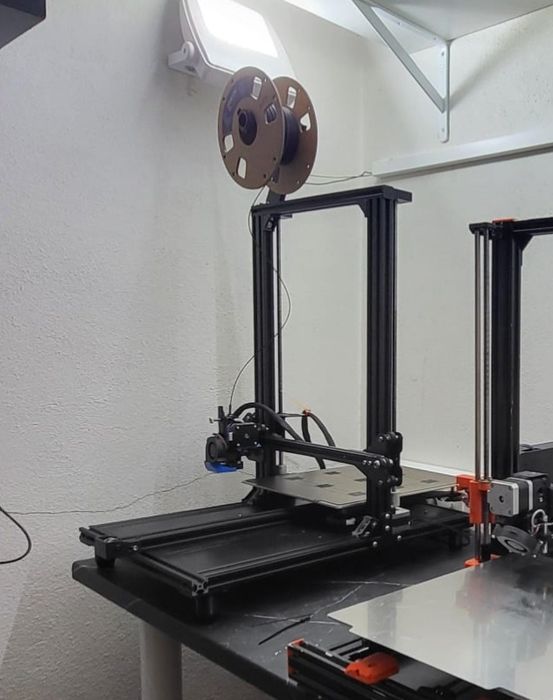 Creality CR10 - impressora 3D 

Extrusão direta
Sensor de nivelamento