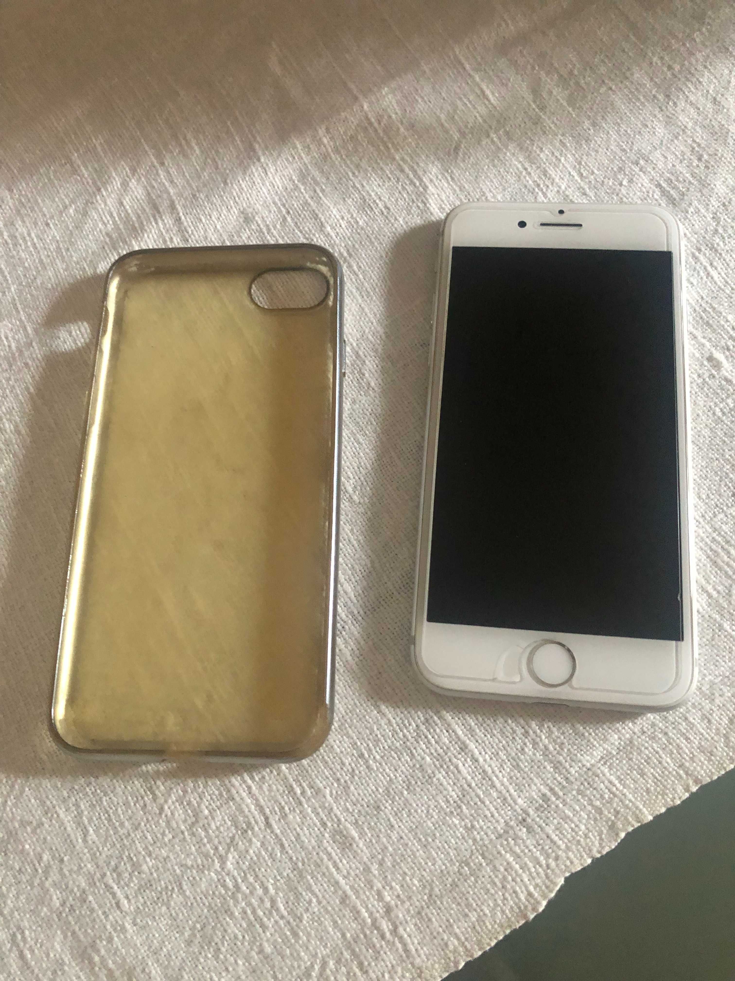 IPHONE 7,  de cor branco, em muito bom estado.