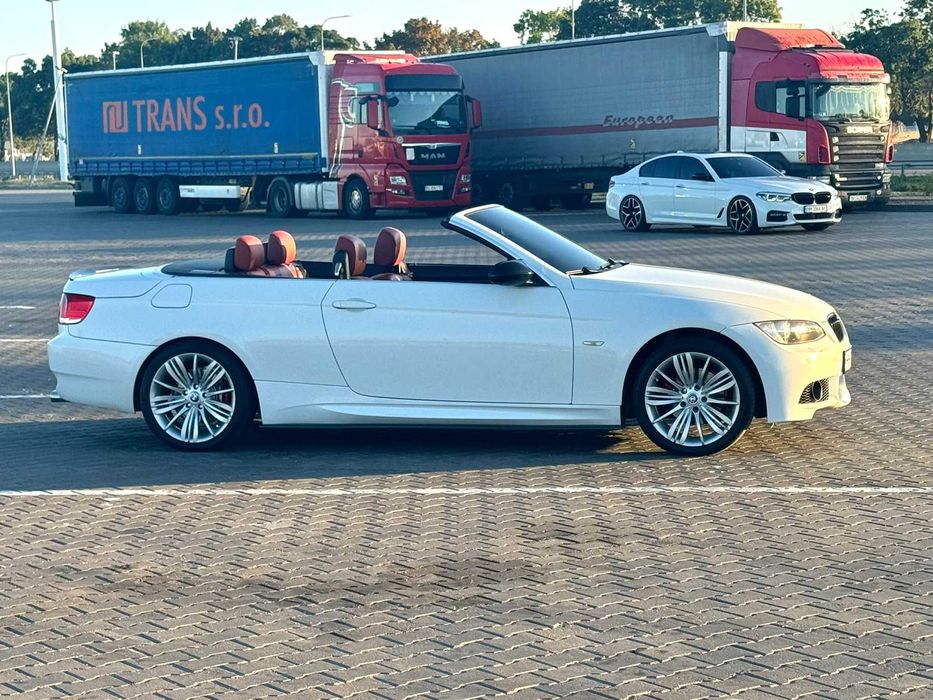 BMW 320i Cabrio E93