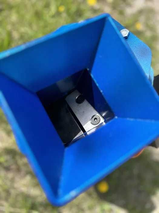 Подрібнювач гілок та бур'янів щепоріз 220 В. Металевий. 2,2 кВт.