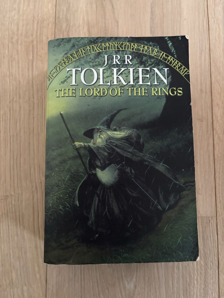 The lord of the rings - J.R.R. Tolkien j. angielski