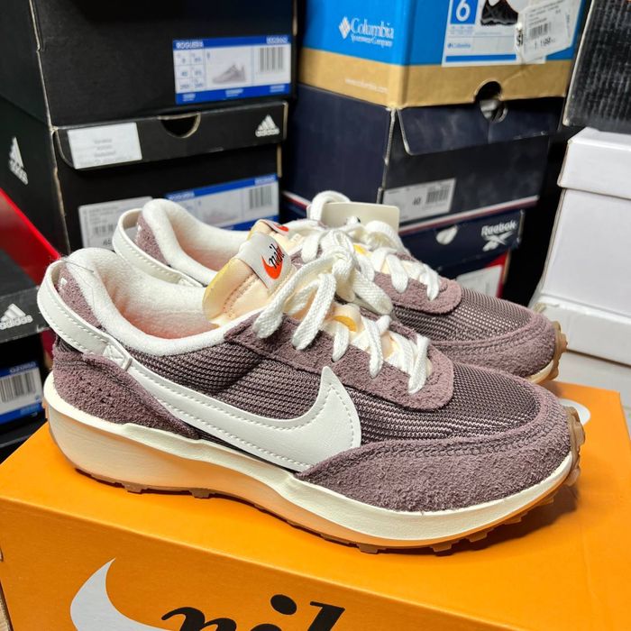 Гуртовий продаж стокового брендового взуття.