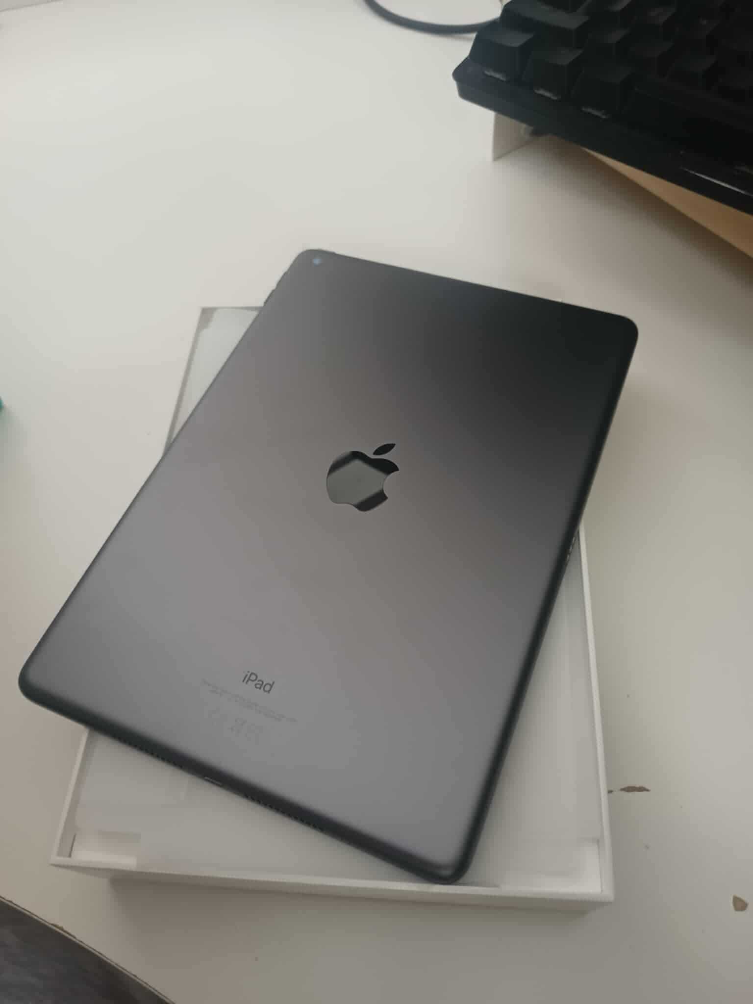 Jak Laptop! iPad 9. generacji 64GB + klawiatura Logitech Combo + rysik