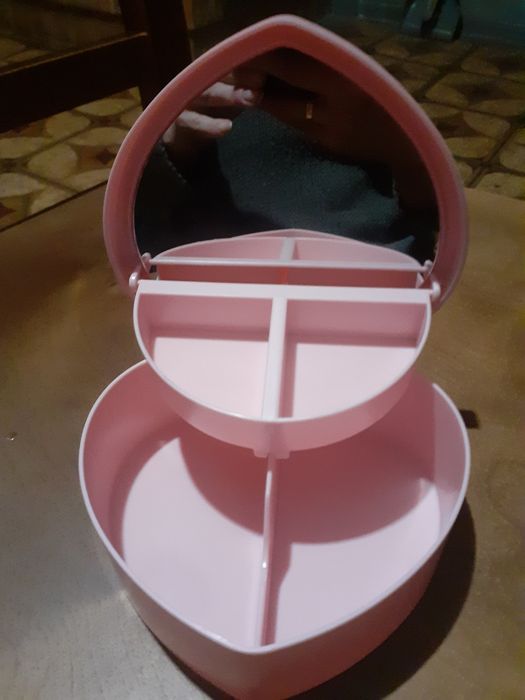 Ładne Pudełko na biżuterię nowe