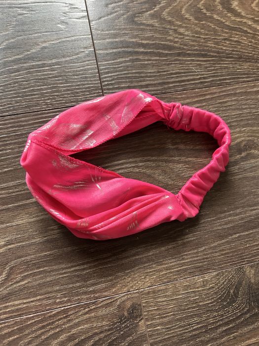 Różowa szeroka opaska w srebrne tulipany na elastycznej gumce