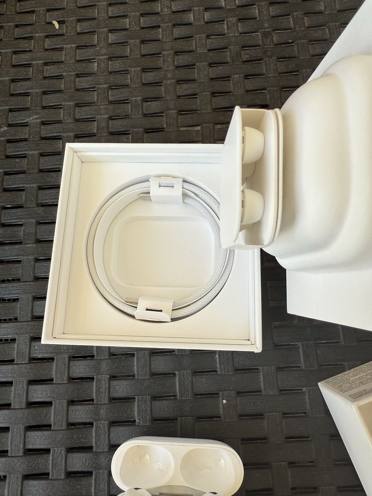 Airpods pro literalmente com uma semana de uso 2.ª geracao