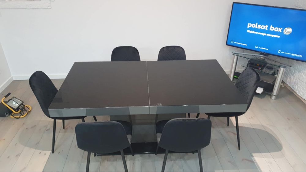 Stół szklany rokładany 136-226x95cm oraz krzesła 8 krzeseł