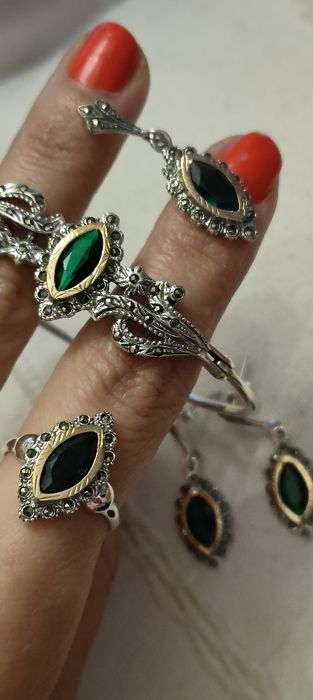 Conjunto antigo em prata com pedra verde
