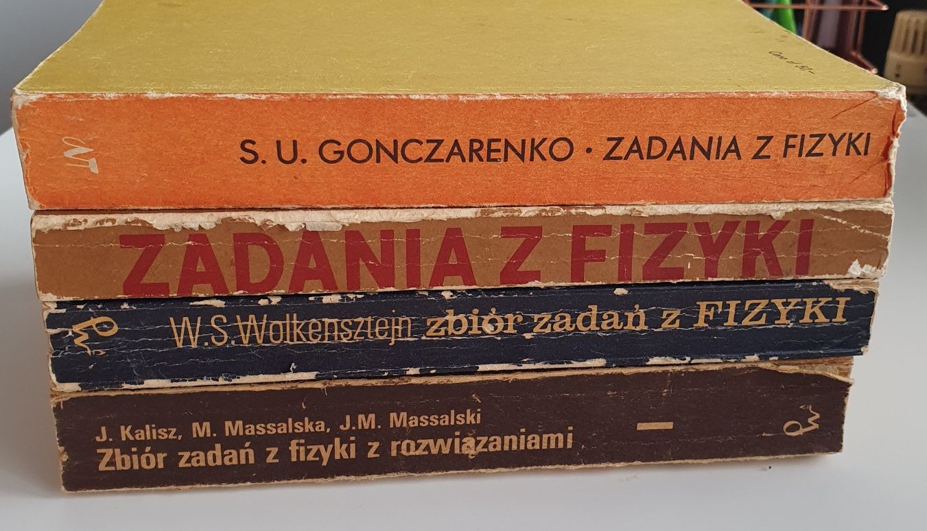 Zestaw 4 książek zbiory zadań z fizyki pwn studia uczelnie stare