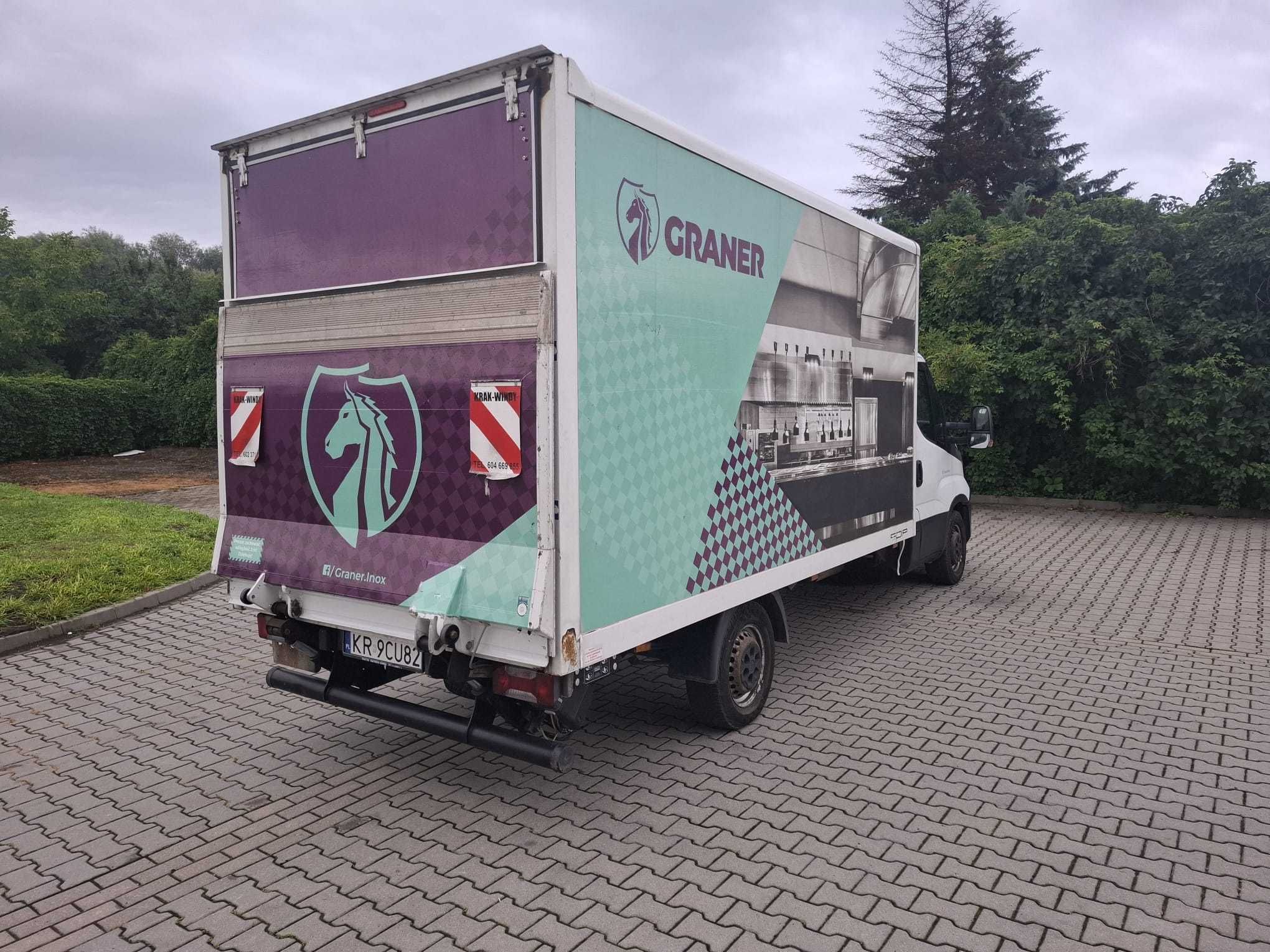 Iveco Daily 2.3 145 KM 2016r. KONTENER WINDA UDT. 8 miejsc paletowych