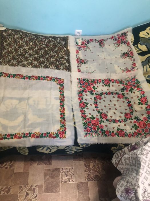 Старовинні шерстяні платки.