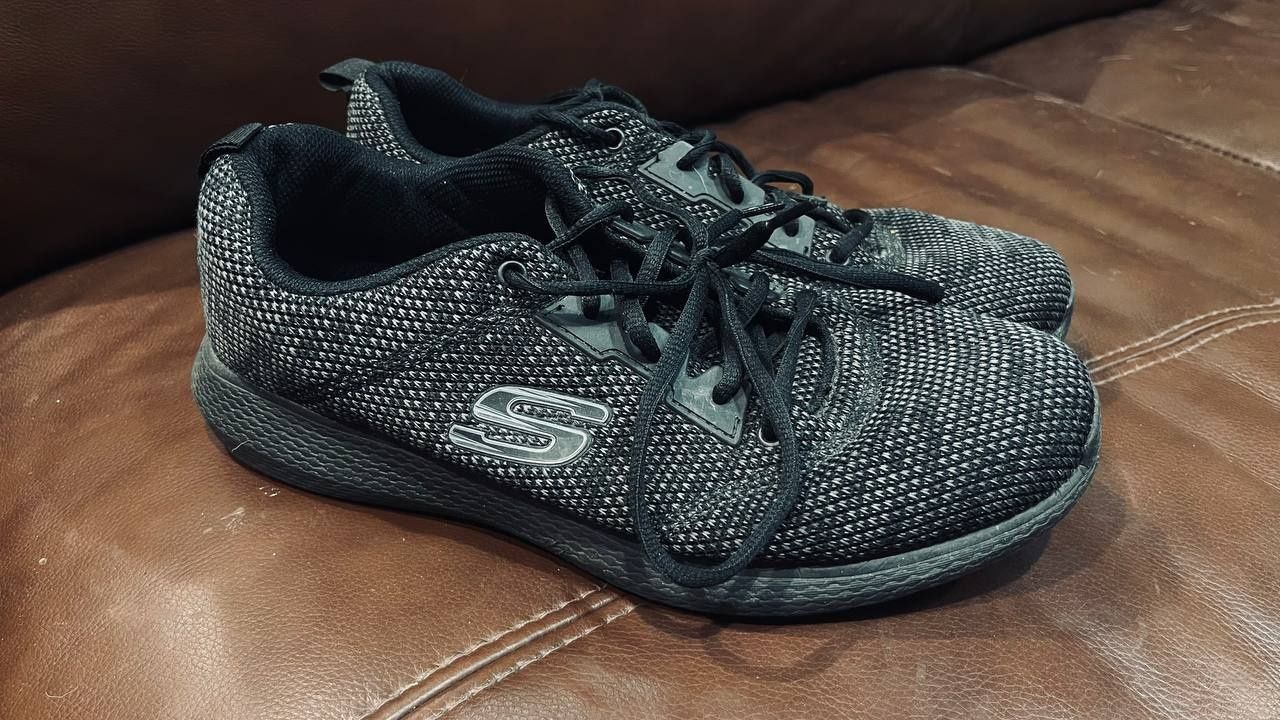 Skechers mory foam 43