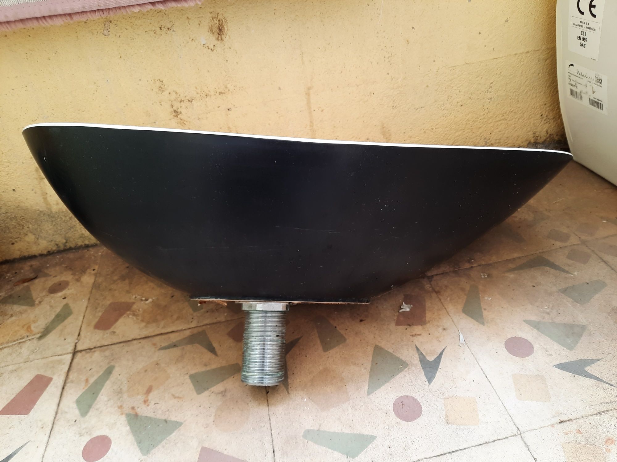 Lavatório preto leroy