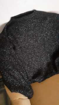 Camisola de malha pretacom brilhos prateadod tamanho medio