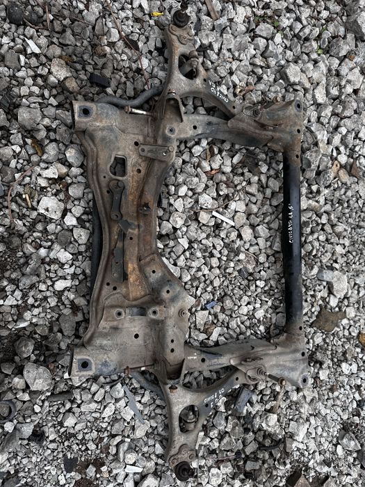 Балка підрамник подрамник   1.3 хонда сивик 8 honda civic 8 4D