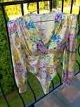 Satynowe body w kwiaty push up