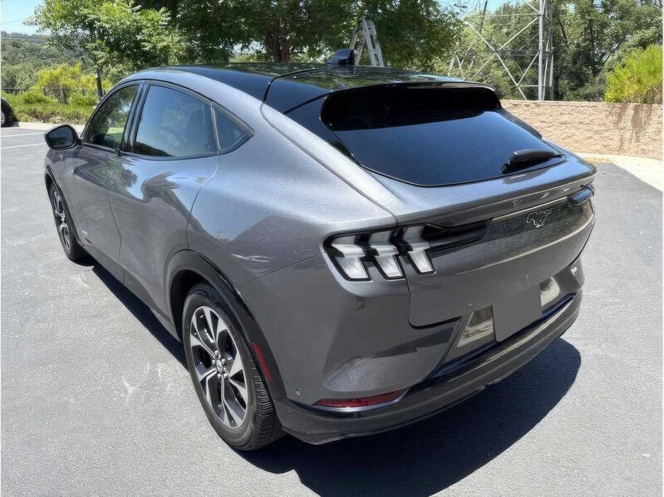 Ford Mustang Mach-E Premium      2021