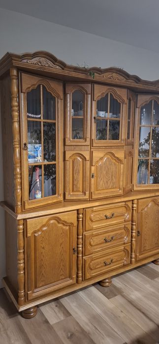 Meble do salonu ( stol, 12 krzeseł, duża witryna, komoda)