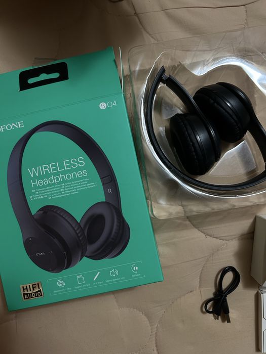 Колонка та навушники