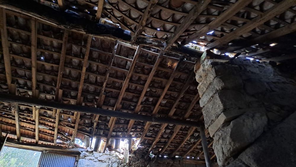 Oportunidade!  Ruina 10min  A25, potencial para futura residência