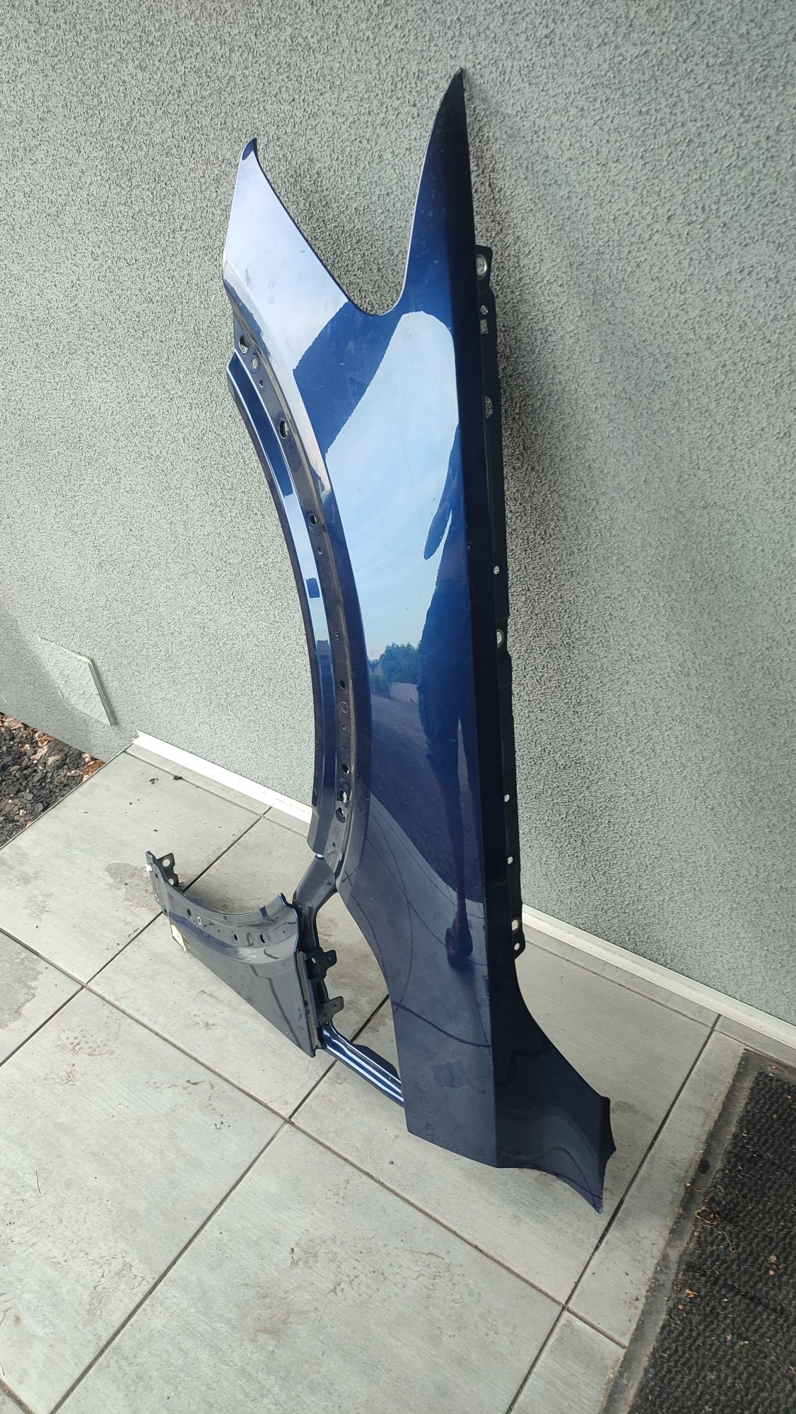 Błotnik przedni lewy Audi Q8 E-Tron  .