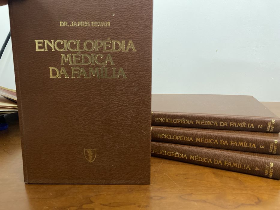 Coleção de Livros Enciclopedia Médica da Família de Dr. James Bevan
