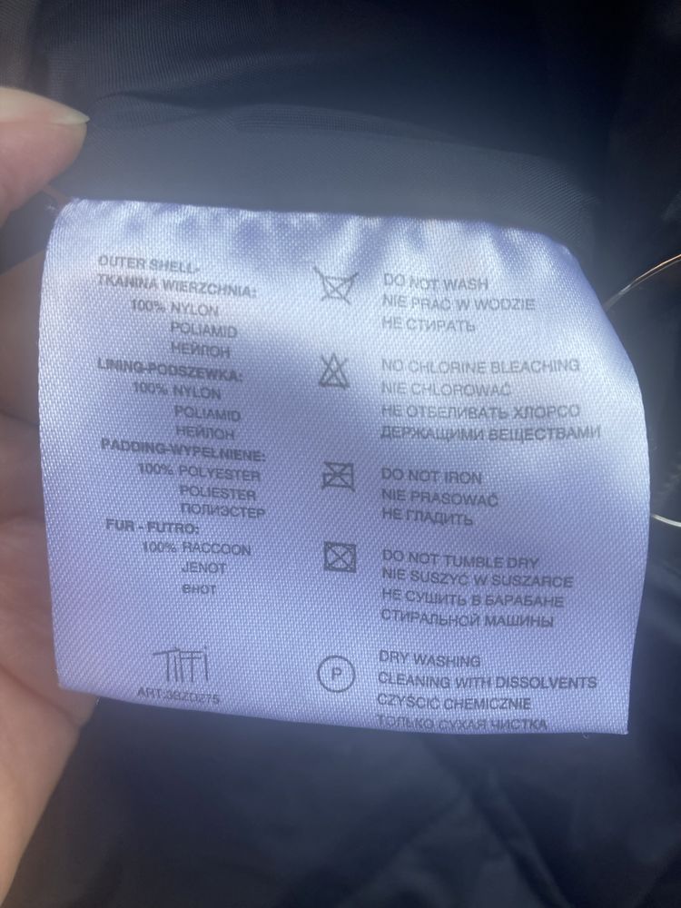 Tiffi piękny zimowy płaszcz z odpinanym kapturem i paskiem czarny XL