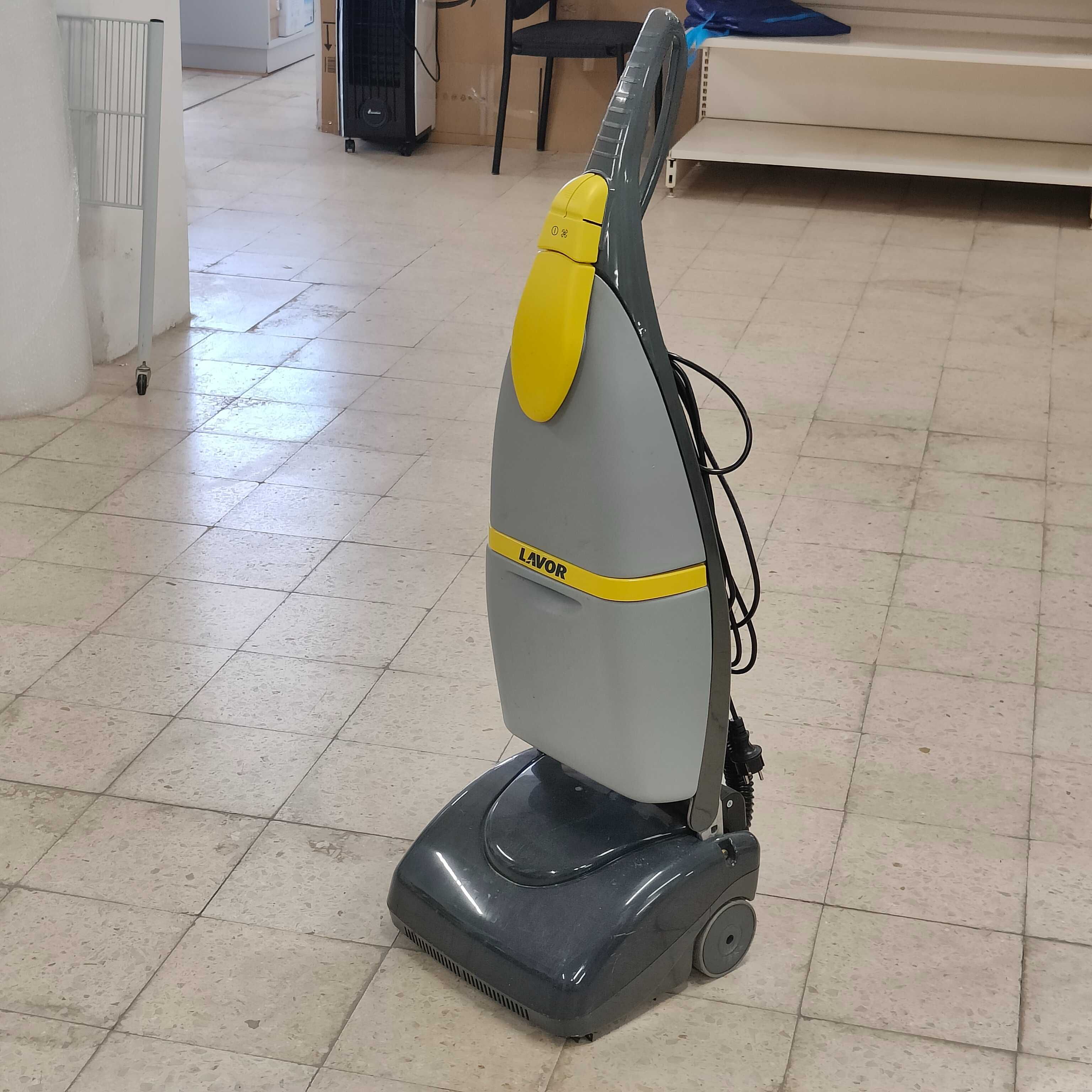 Lavadora aspiradora Vertical - Lavor Sprinter até 1015 m2/hora