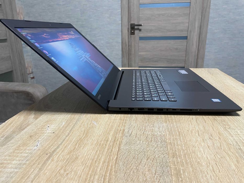 Lenovo ideapad 330-17ikb,4/8 Ядер i5-8250u,RAM 12GB,SSD 256GB,17.3 США