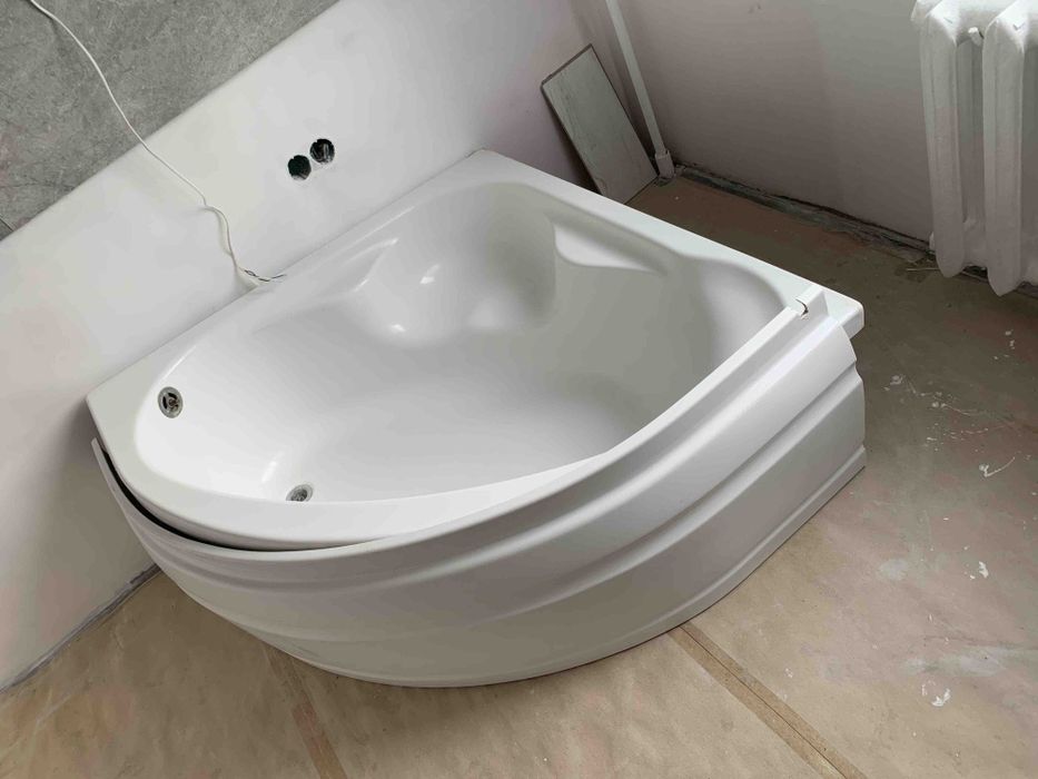 Ванна акрілова кутова ідеальному стані.