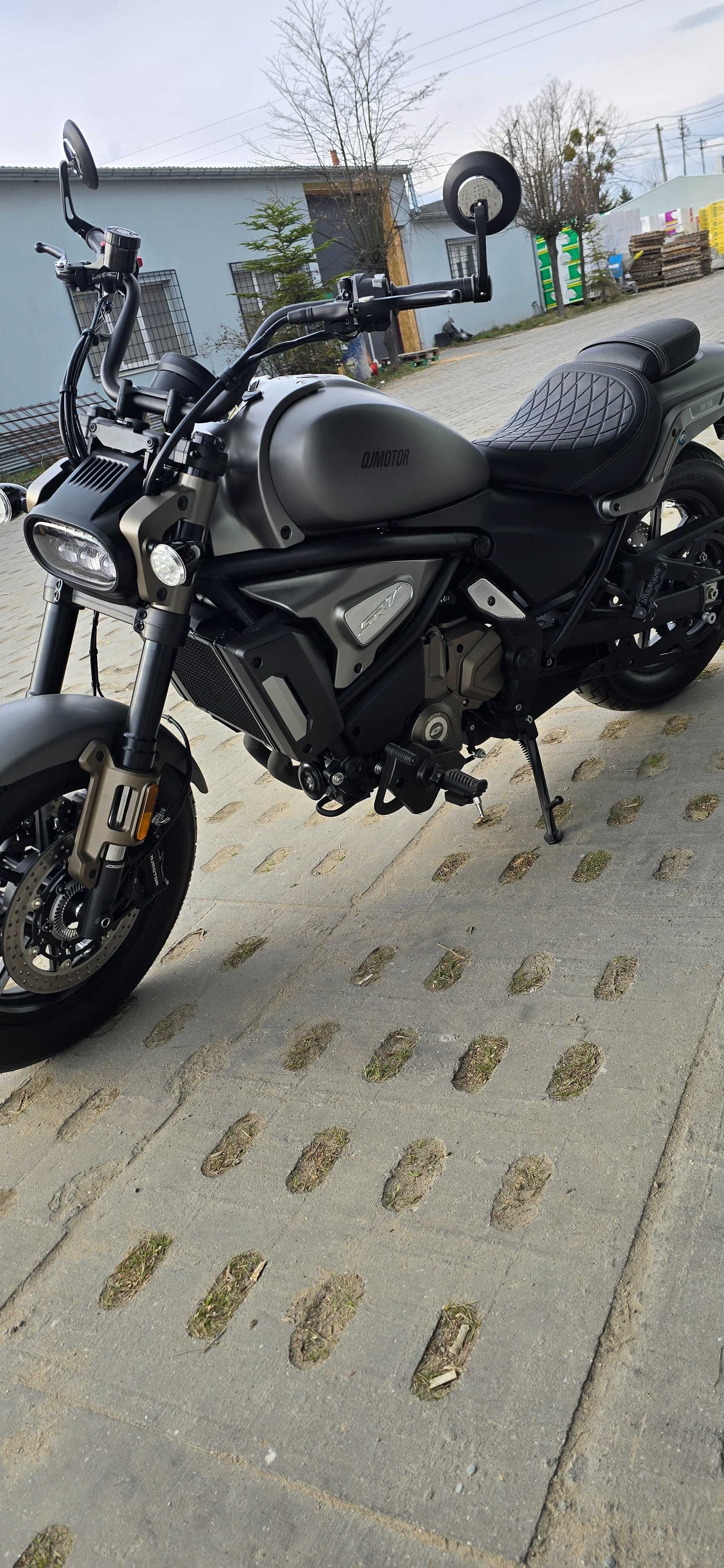 Motocykl Chopper QJ MOTOT SRV 700