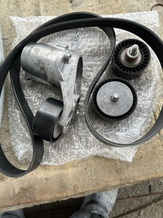 Комплект роликов с ремнем б/у бмв х5 е 70 мотор n55b30