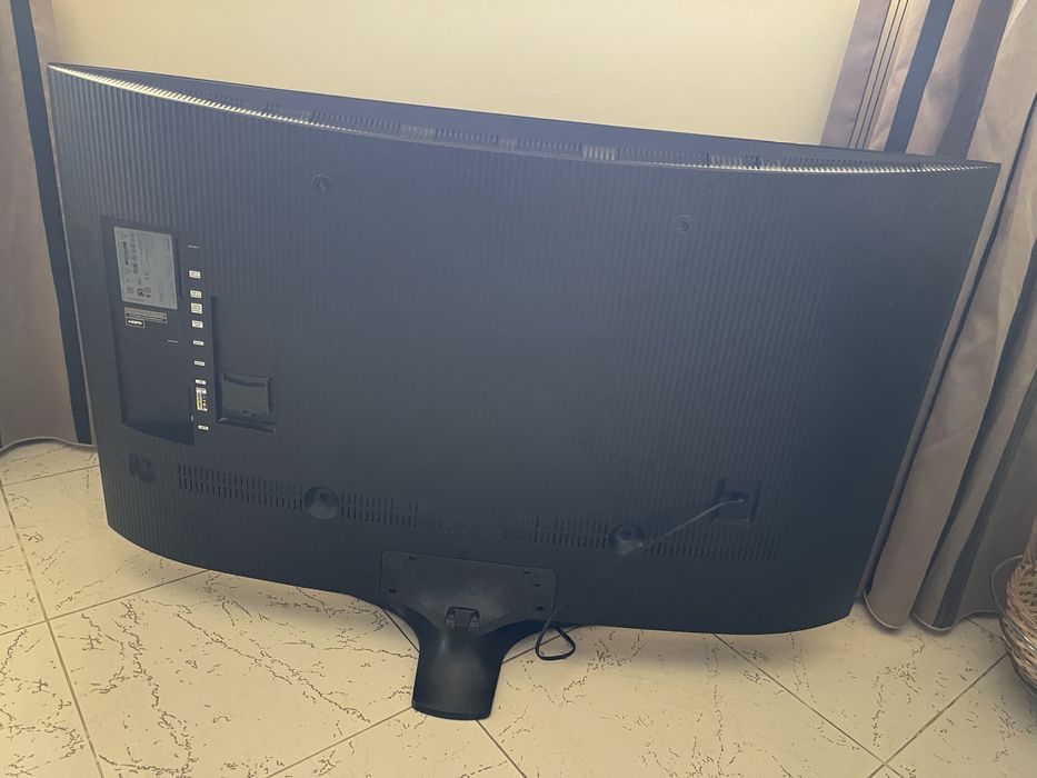 Televisão Samsung 49 Polegadas SmartTv 4K Ecrã Curvo