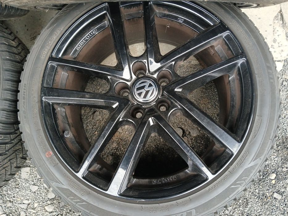 Vw Audi skoda 18cali 225/45/18 zimowe j.nowe