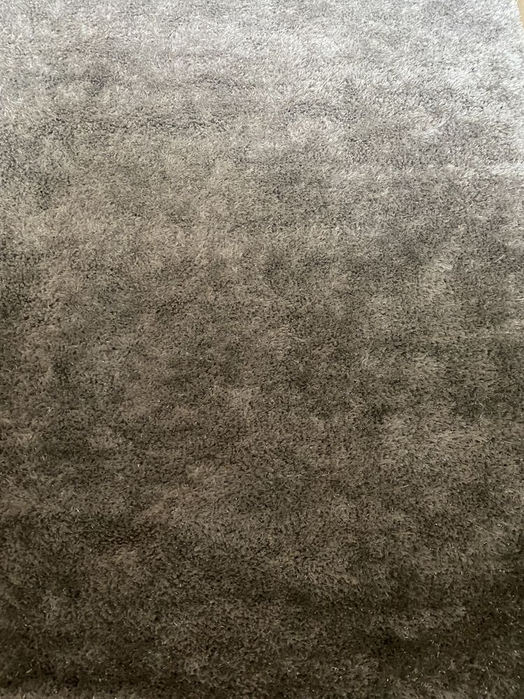 Carpete cinza completamente nova