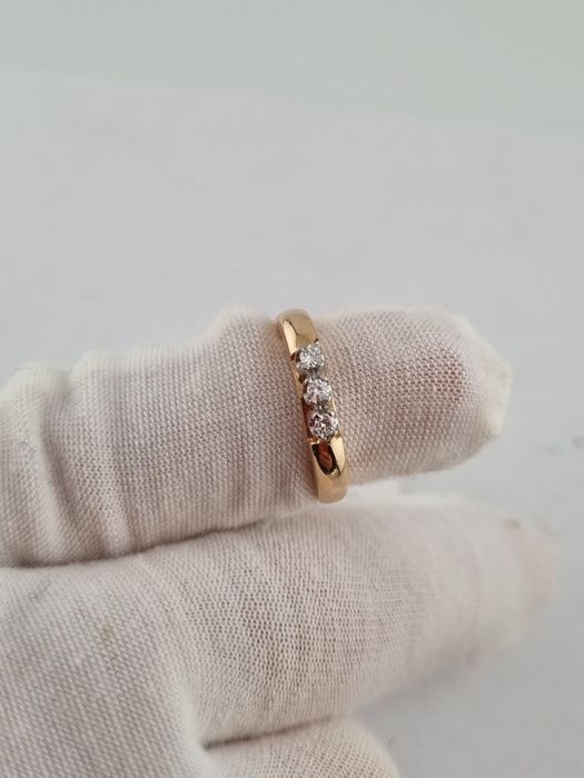 Золотое кольцо с бриллиантами