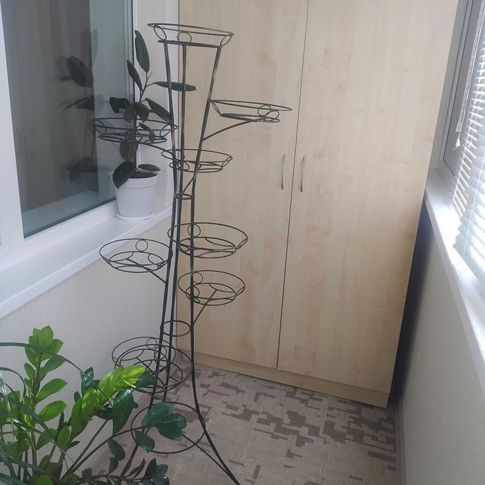 Полиця для квітів металева