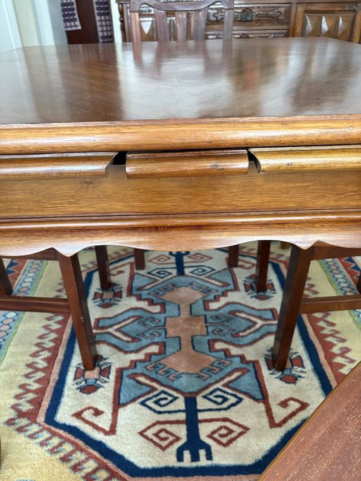 Mesa antiga de madeira