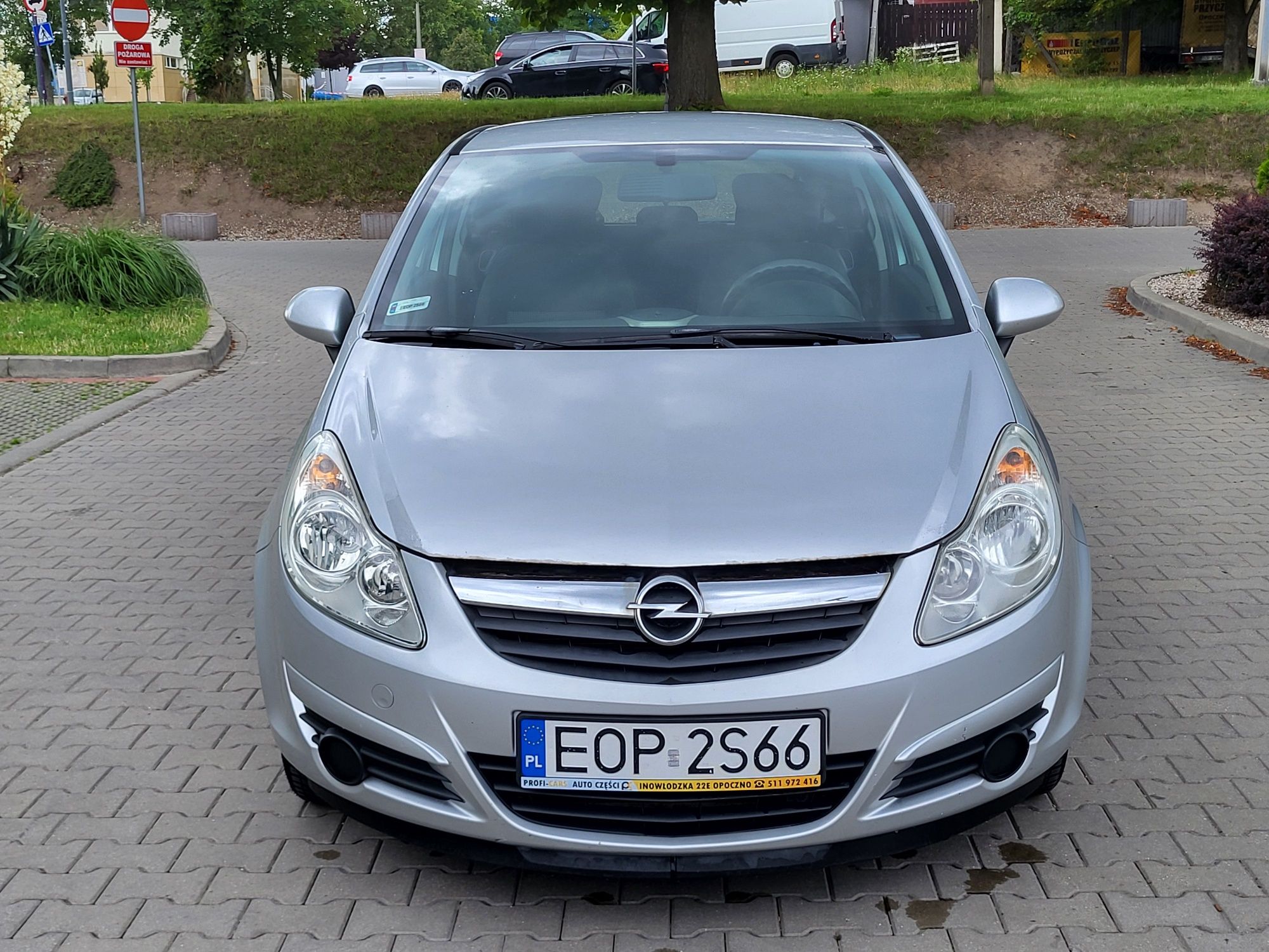Opel corsa D 1.0 sprawna klima przebieg 180tys km