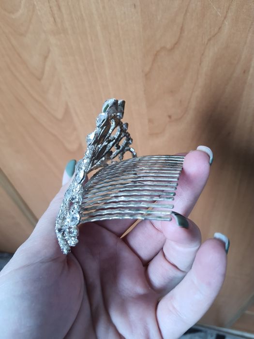 Діадема. Прикраса на волосся