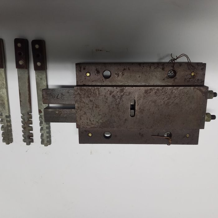 Замок гаражний накладний