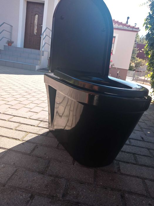 Miska ustępowa czarna z deską