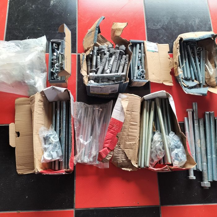 Fischer.Śruby, podkładki, nakrętki, szpilki,kotwy.