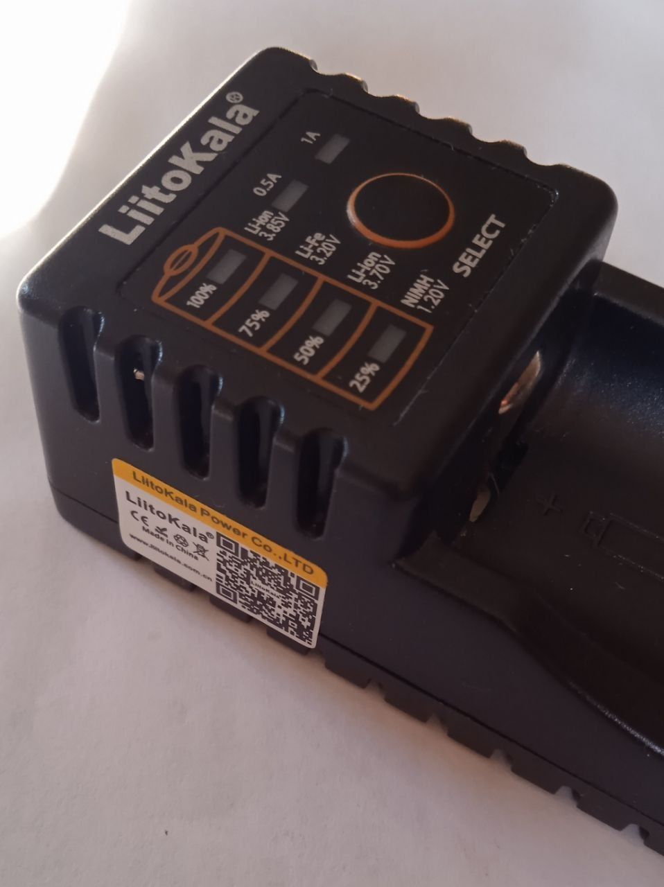 Зарядка LiitoKala Lii-100B в комплекте с адаптером 5V-1A