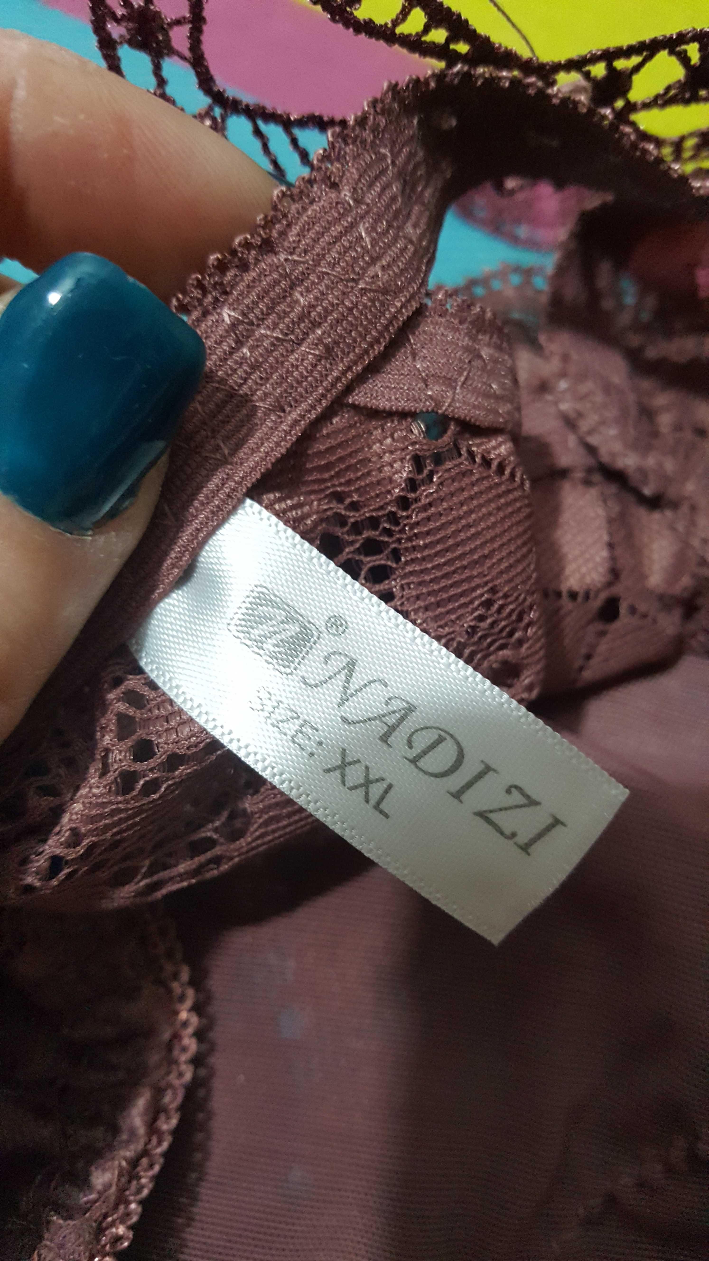 Eleganckie stringi bordo