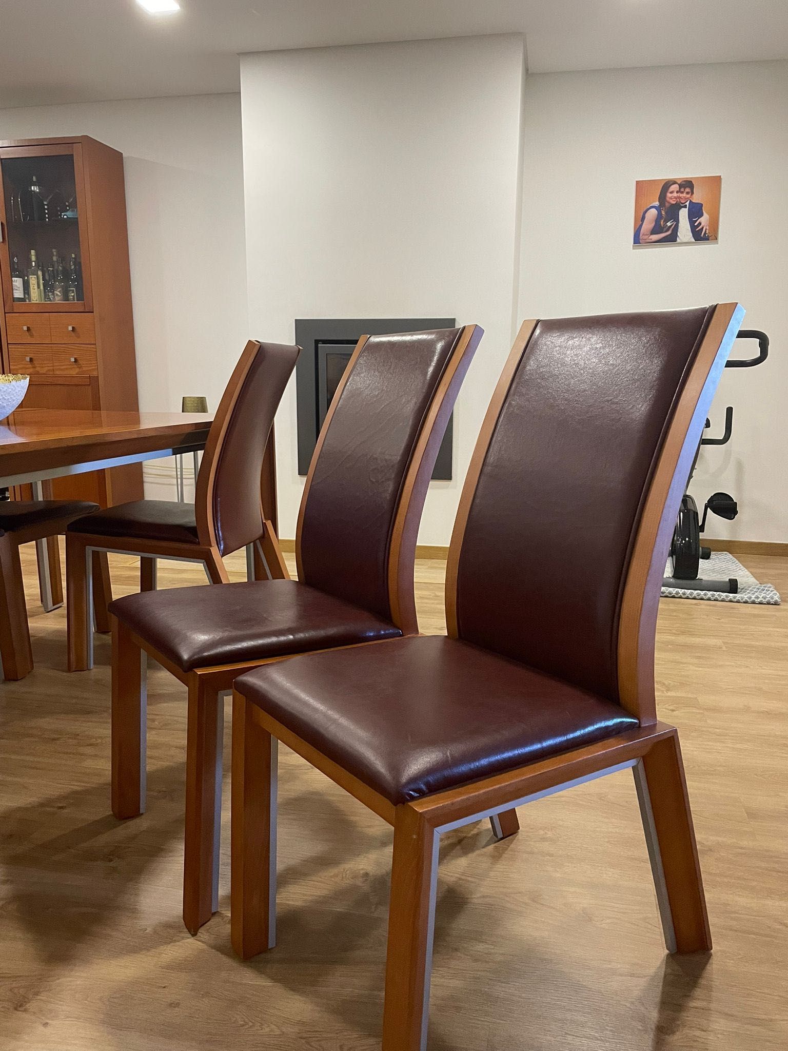 Vendo conjunto de 6 cadeiras de sala como novas