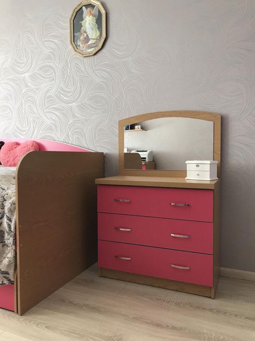 Комод з дзеркалом для дівчинки Трюмо