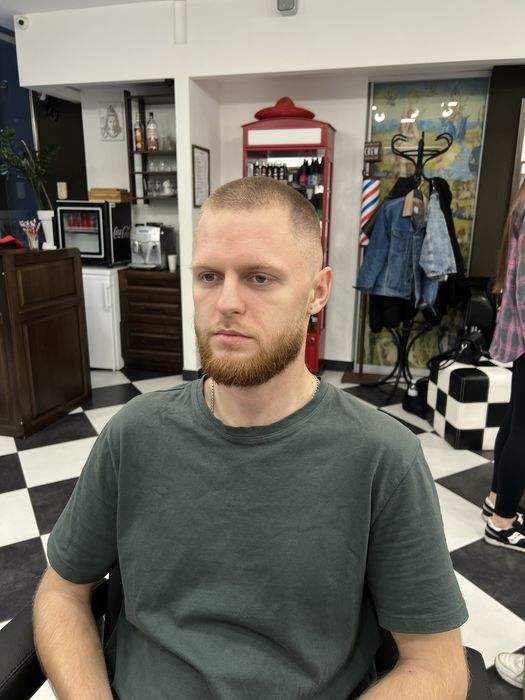 Безкоштовно шукаю модель бажано з бородою на стрижку