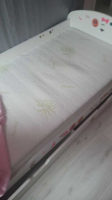 Sprzedam łóżko dziecięce z materacem